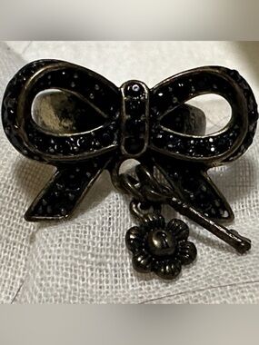 Disney Rare Minnie Mouse Bow Ring with Black Rhinestone and Key & Flower Charms
